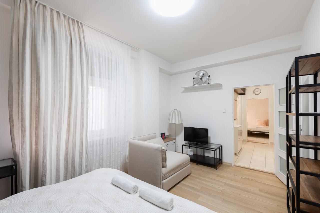 Lotus Apartment Prag Exteriör bild